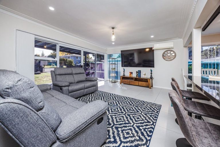Photo of property in 6 Lucas Place, Weymouth, Auckland, 2103