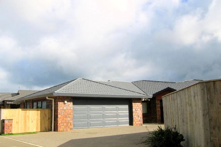 Photo of property in 20 Holcombe Drive, Paraparaumu, 5032