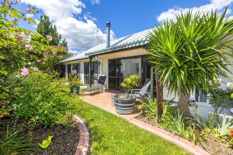Photo of property in 6a Tui Grove, Elderslea, Upper Hutt, 5018