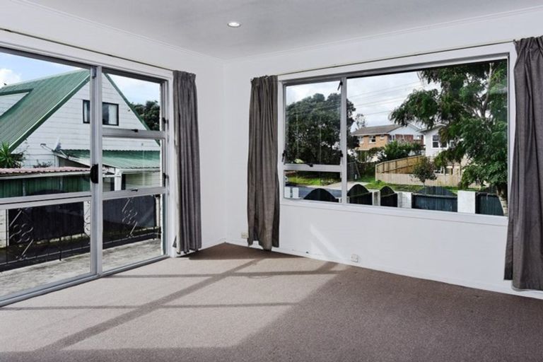 Photo of property in 1/106 Colwill Road, Massey, Auckland, 0614