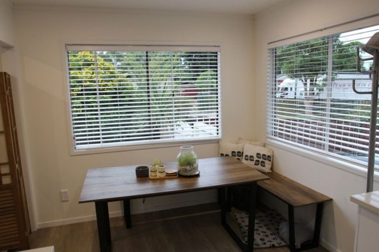 Photo of property in 17 St Catherine Crescent, West Harbour, Auckland, 0618