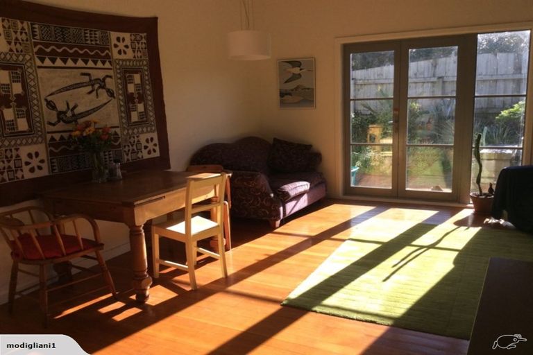 Photo of property in 19 Milne Terrace, Island Bay, Wellington, 6023