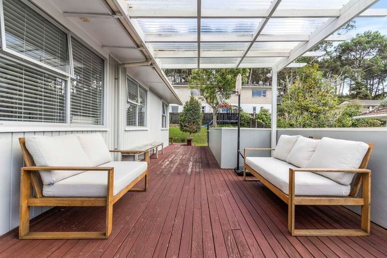 Photo of property in 52 Ravenwood Drive, Forrest Hill, Auckland, 0620