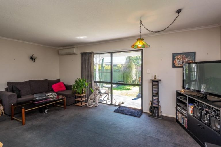 Photo of property in 2/49a Main Road, Redcliffs, Christchurch, 8081