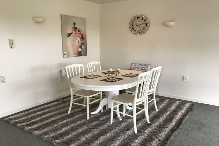 Photo of property in 2/271 Memorial Avenue, Burnside, Christchurch, 8053