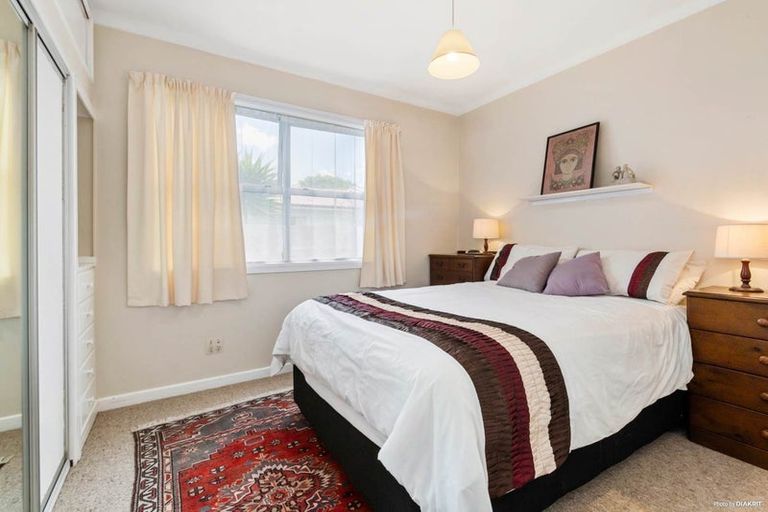 Photo of property in 30 Hutchinsons Road, Bucklands Beach, Auckland, 2014