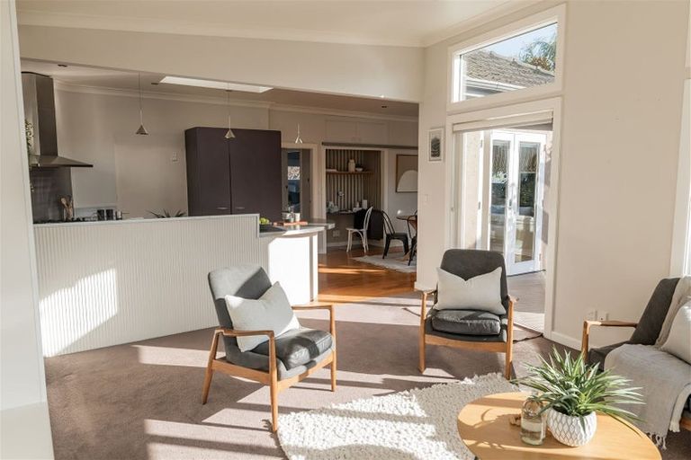 Photo of property in 35 Pukatea Street, Eastbourne, Lower Hutt, 5013