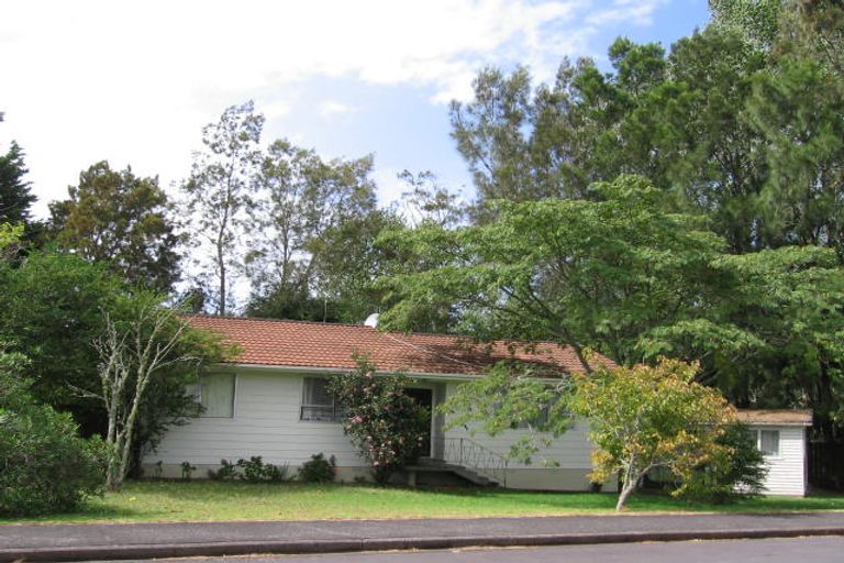 Photo of property in 3 Serwayne Place, Sunnyvale, Auckland, 0612