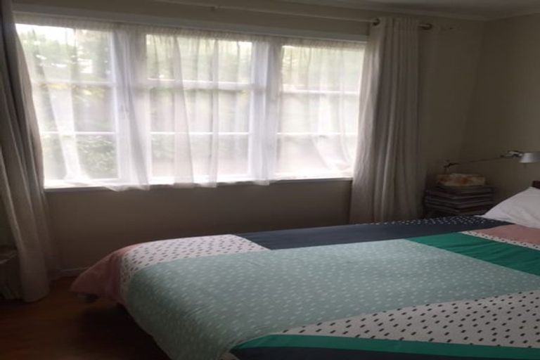 Photo of property in 1/18 Roberts Road, Glenfield, Auckland, 0629