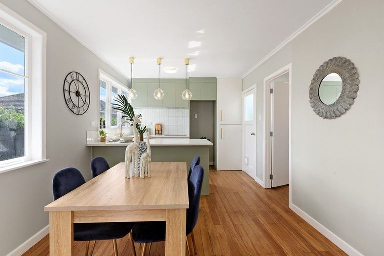 Photo of property in 13 Stokes Avenue, Te Atatu Peninsula, Auckland, 0610