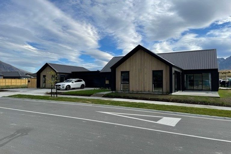 Photo of property in 69 Shepherd Road, Jacks Point, Queenstown, 9371