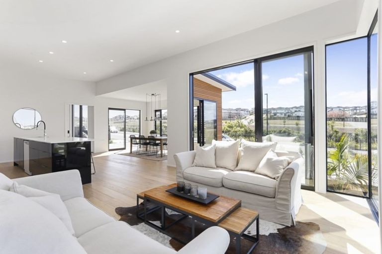 Photo of property in 2 Cilliers Drive, Silverdale, 0932