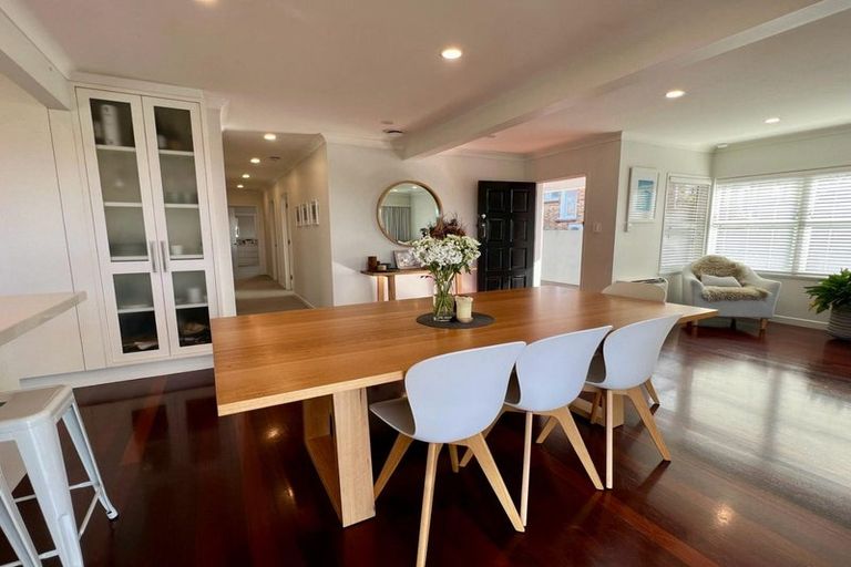 Photo of property in 2/32a Howard Road, Northcote, Auckland, 0627