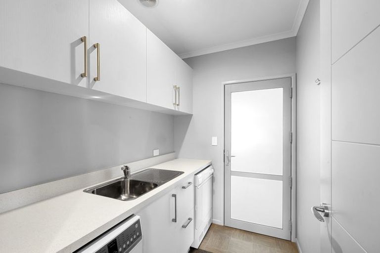 Photo of property in 12 Megaw Close, Whalers Gate, New Plymouth, 4310