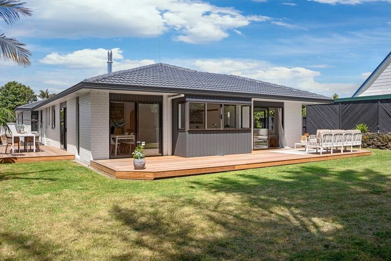 Photo of property in 111 Dickson Road, Papamoa Beach, Papamoa, 3118