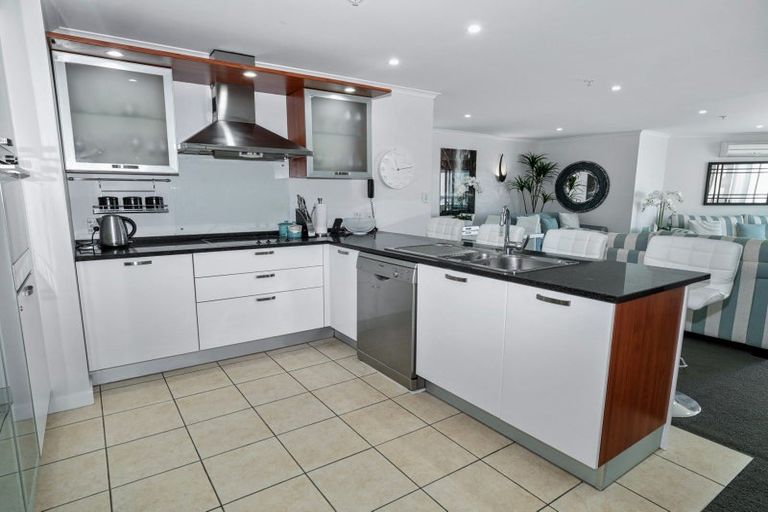 Photo of property in 311/136 Marine Parade, Mount Maunganui, 3116