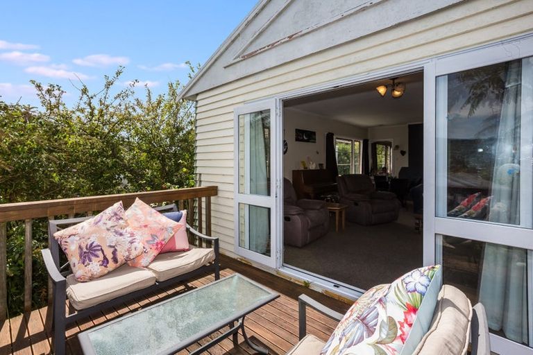Photo of property in 16 Raroa Terrace, Tawa, Wellington, 5028