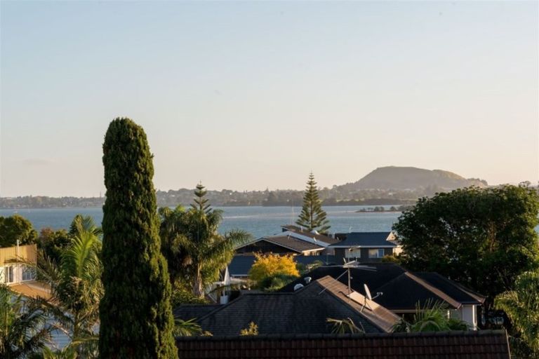 Photo of property in 2/4 Basilton Close, Bucklands Beach, Auckland, 2012