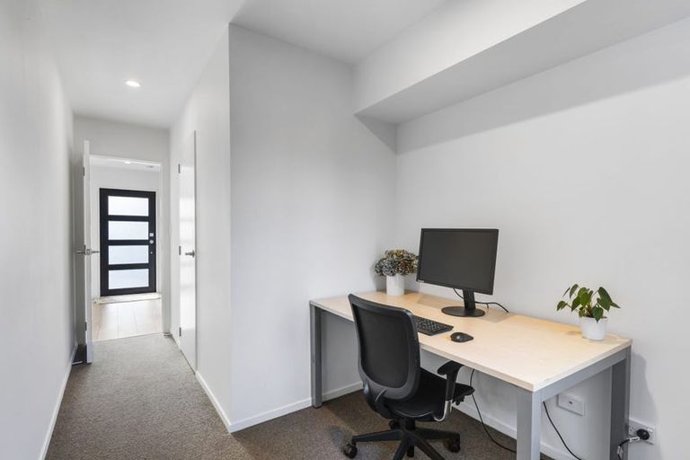 Photo of property in 6/7 South Pacific Place, Henderson, Auckland, 0612