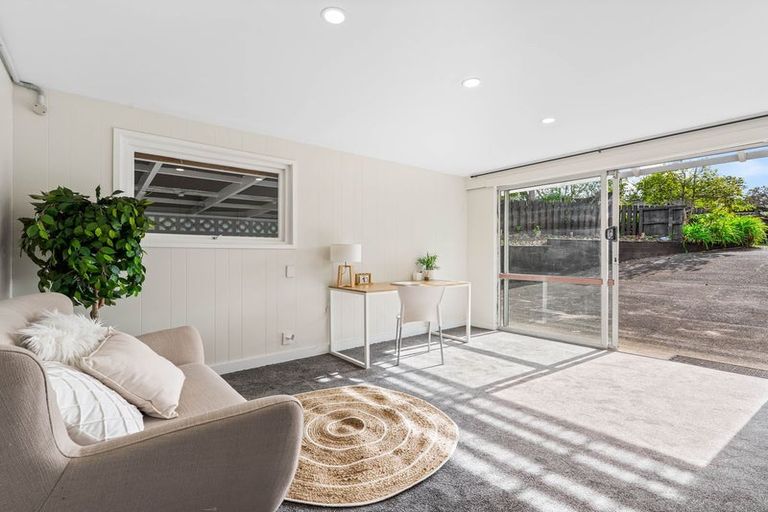 Photo of property in 34 Cyclarama Crescent, Massey, Auckland, 0614