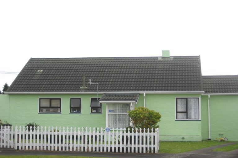 Photo of property in 9 Holford Street, Westown, New Plymouth, 4310