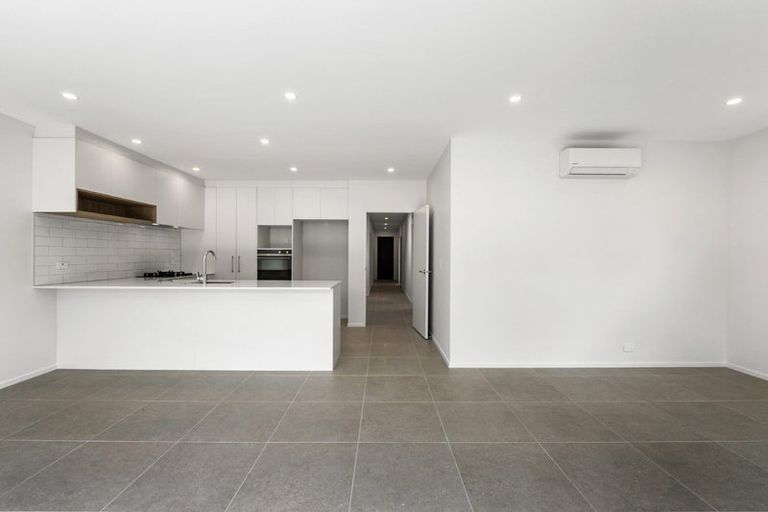 Photo of property in 51 Parkmore Drive, Rosehill, Papakura, 2113