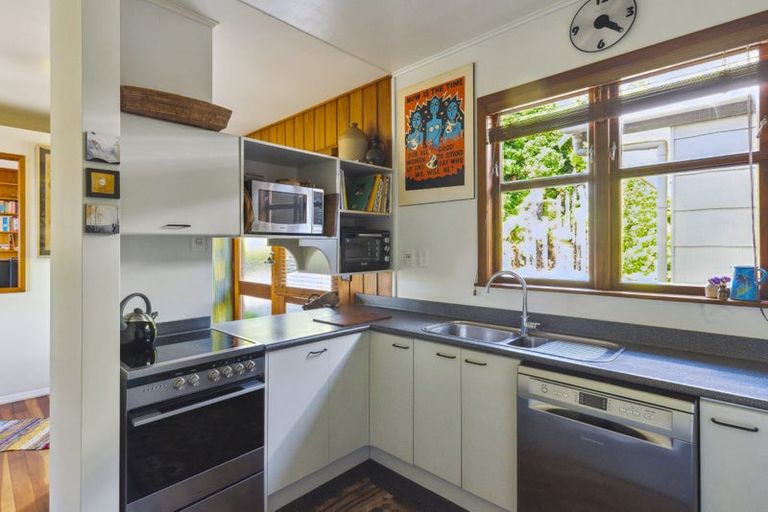 Photo of property in 10 Tui Crescent, Waikanae, 5036