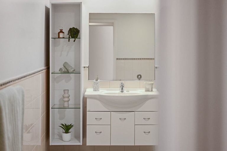 Photo of property in 2 Stonebridge Road, Temple View, Hamilton, 3289