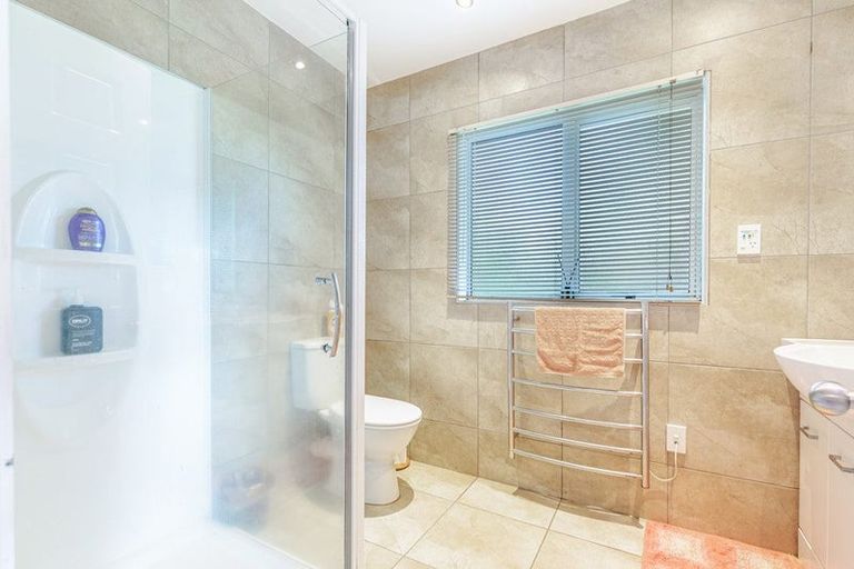 Photo of property in 21a Woodfern Crescent, Titirangi, Auckland, 0604