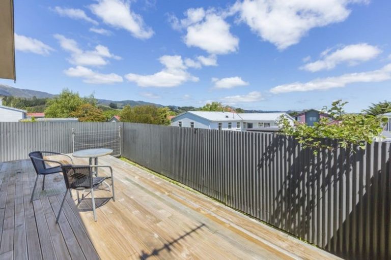 Photo of property in 32a Aniseed Grove, Timberlea, Upper Hutt, 5018