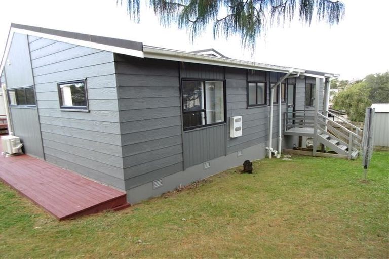 Photo of property in 1/31 Tetrarch Place, Totara Vale, Auckland, 0629