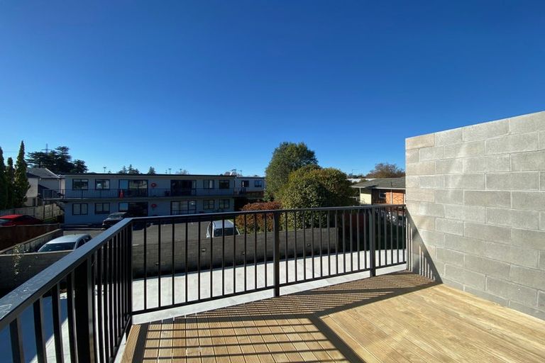 Photo of property in 2/30 May Street, Hamilton East, Hamilton, 3216