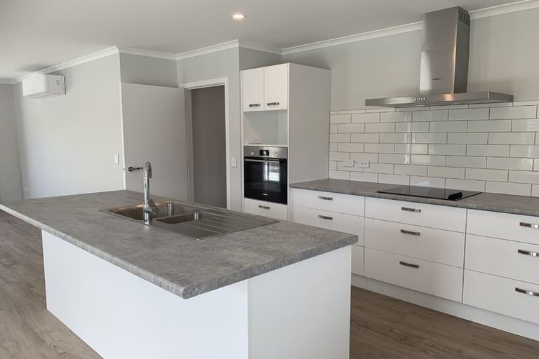 Photo of property in 4 Kingi Te Ahoaho Place, Otaki, 5512