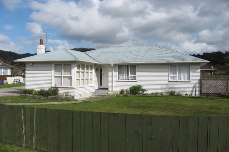 Photo of property in 49 Wellington Road, Wainuiomata, Lower Hutt, 5014