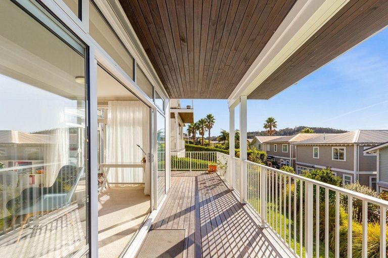Photo of property in 18 Panorama Heights, Orewa, 0931