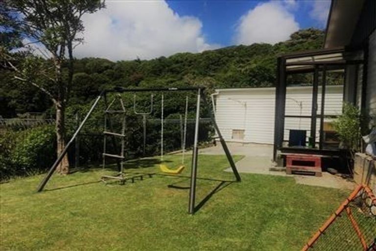 Photo of property in 161 Miromiro Road, Normandale, Lower Hutt, 5010