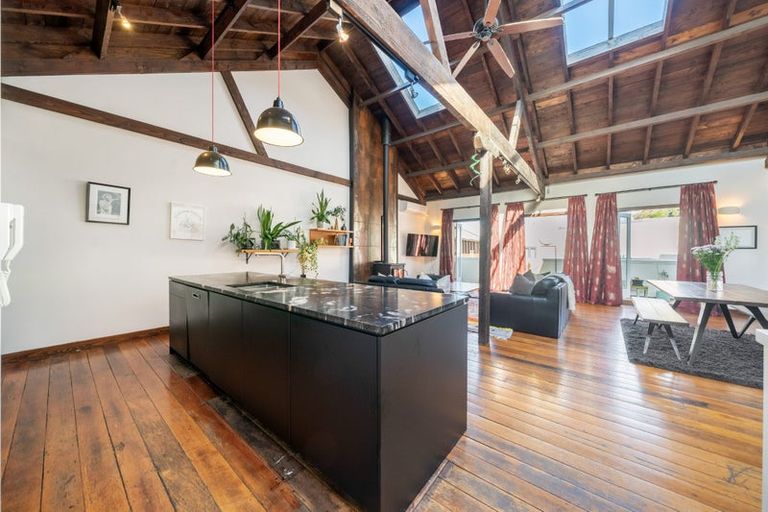 Photo of property in 2/12 Little George Street, Thorndon, Wellington, 6011