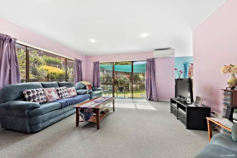 Photo of property in 9 Milan Drive, Glen Eden, Auckland, 0602