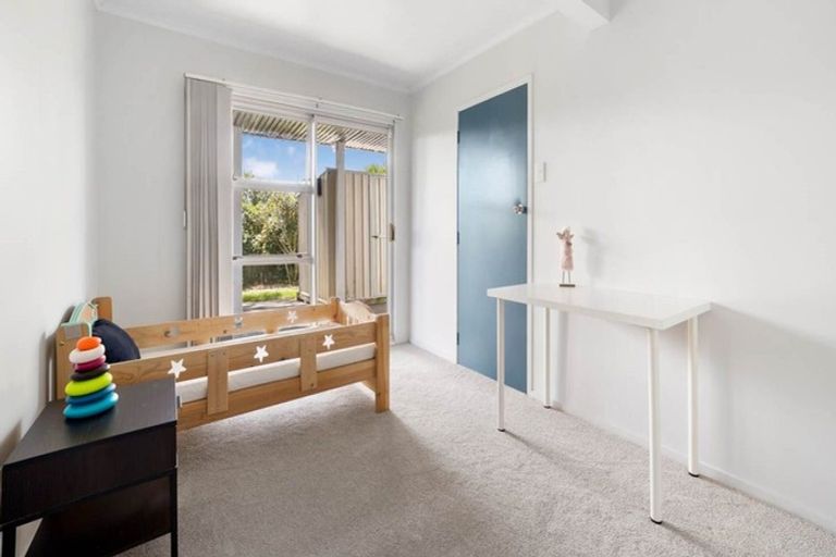 Photo of property in 61 Sunset Road, Totara Vale, Auckland, 0632