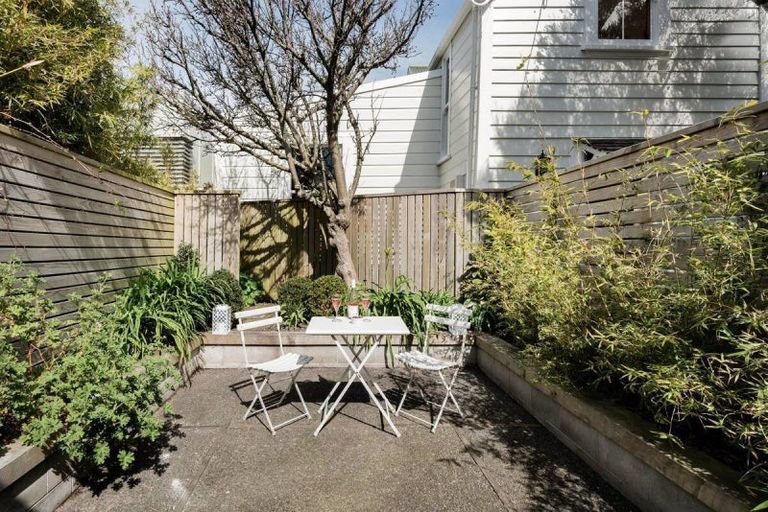 Photo of property in 76 Elizabeth Street, Mount Victoria, Wellington, 6011