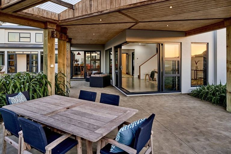 Photo of property in 4 Caughley Grove, Karori, Wellington, 6012