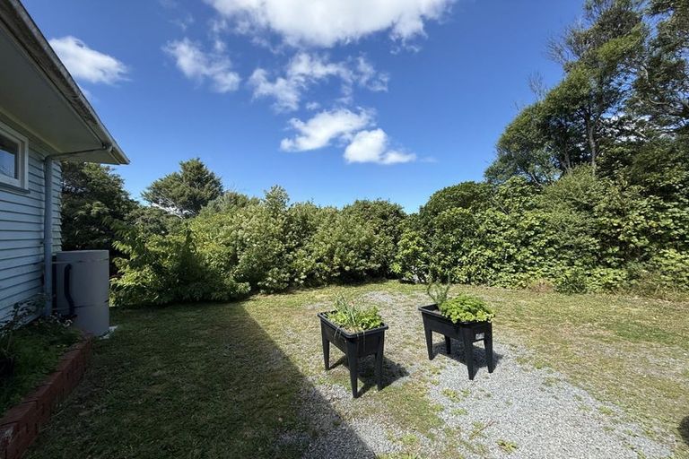 Photo of property in 16 Archbold Street, Newlands, Wellington, 6037