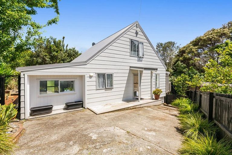 Photo of property in 46a Elliston Crescent, Stanmore Bay, Whangaparaoa, 0932