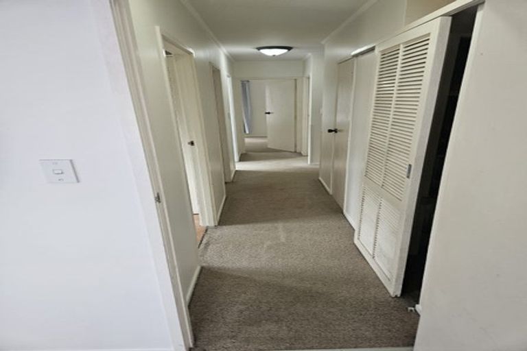 Photo of property in 19 Hiwihau Place, Glenfield, Auckland, 0629