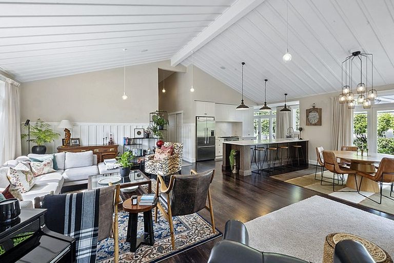 Photo of property in 15 Holsworthy Road, Lower Vogeltown, New Plymouth, 4310