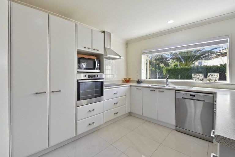 Photo of property in 40 Goodwood Drive, Goodwood Heights, Auckland, 2105
