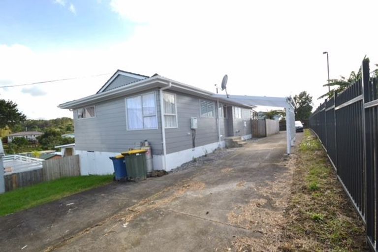 Photo of property in 17 Sabot Place, Massey, Auckland, 0614