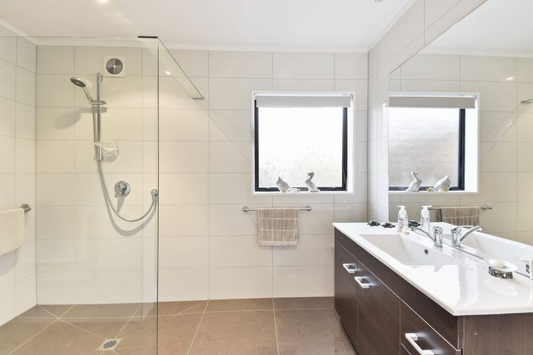 Photo of property in 16 Shepherds Road, Papakura, 2110