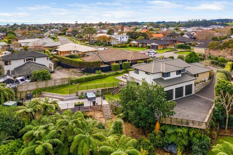 Photo of property in 22 Kinross Drive, Merrilands, New Plymouth, 4312