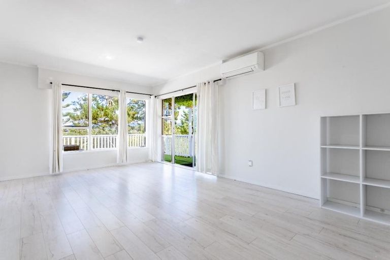 Photo of property in 62 Chorley Avenue, Massey, Auckland, 0614